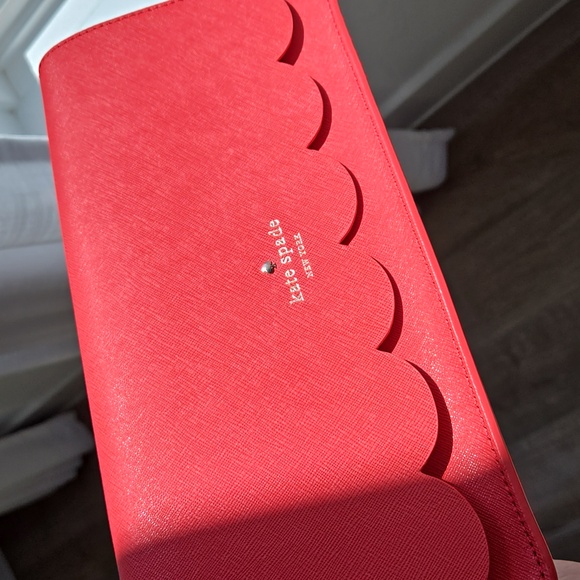 Kate Spade clutch wristlet scallop trim bag - Picture 13 of 16